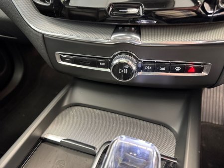 2023 Volvo XC60 - thumbnail 17