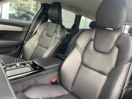 2023 Volvo V90 T6 Dark Plus Recharge AWD Auto (PHEV) €47,900 thumbnail