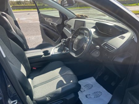 2019 Peugeot 5008 - thumbnail 18