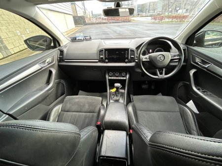 2020 Skoda Karoq 1.6 TDI SE  AUTO **HIGH SPEC ** HALF LEATHER ** APPLE / ANDROID CARPLAY ** STUNNING EXAMPLE ** €22,995 thumbnail