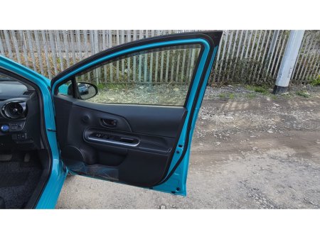 2017 Toyota Aqua - thumbnail 10