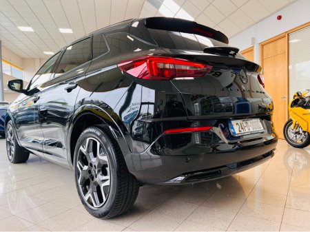 2024 Opel Grandland NOW SOLD THANK YOU www.bolands.ie Est.1955 thumbnail