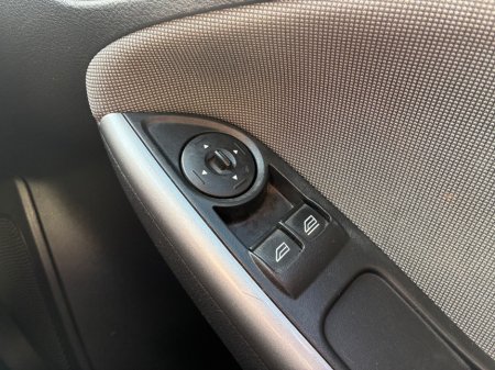 2012 Ford Focus - thumbnail 17