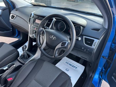 2015 Hyundai i30 BLUE 110PS 5DR SDRIVE €9,950 thumbnail