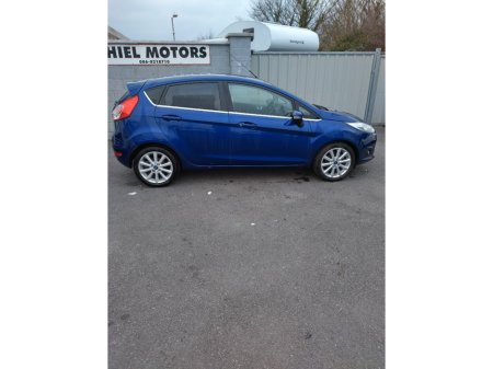 2016 Ford Fiesta - thumbnail 1