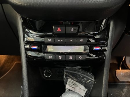 2020 Peugeot 2008 2020 PEUGEOT 2008 CROSSCITY 1.2 AUTOMATIC / CRUISE CONTROL / REVERSE CAMERA / HEATED SEATS / APPLE CARPLAY thumbnail