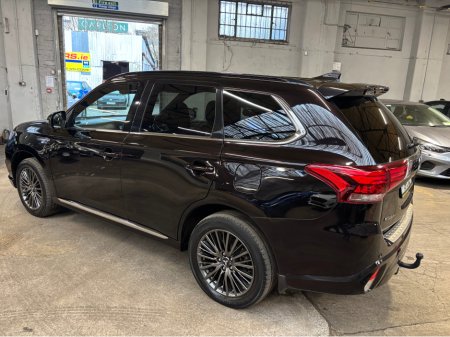 2019 Mitsubishi Outlander OUTL PHEV S-EDI S-EDITION 4DR AUTO €20,999 thumbnail