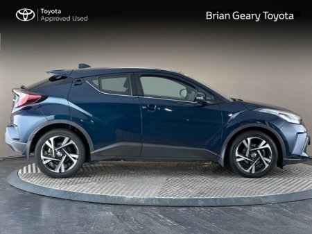 2023 Toyota C-HR Sport Hybrid €29,950 thumbnail