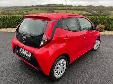 2021 Toyota Aygo 1.0 VVT-i x-play Smartphone €13,450