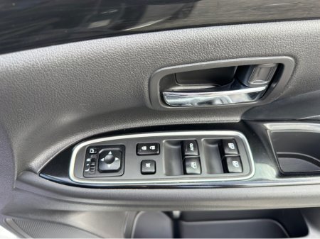 2016 Mitsubishi Outlander - thumbnail 28