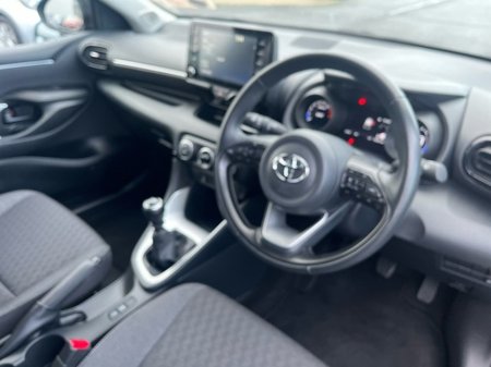 2024 Toyota Yaris YARIS 1.5 LUNA SPORT €25,950 thumbnail