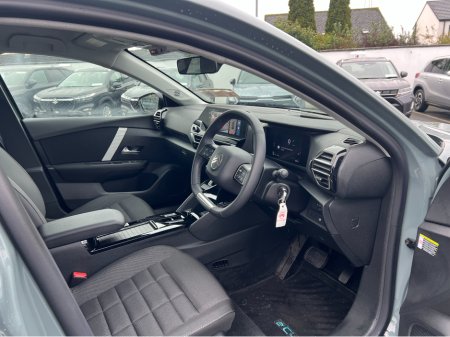 2025 Citroen C4 PLUS 54KWH 156HP €26,950 thumbnail