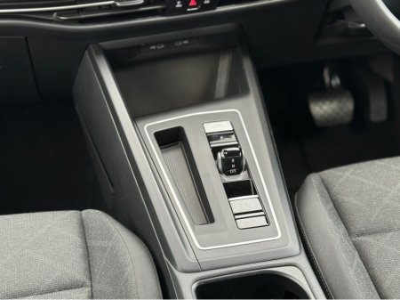 2022 Volkswagen Golf ACTIVE - 2.0L DIESEL - AUTO - 12M WARRANTY - CAR: €27,950 thumbnail