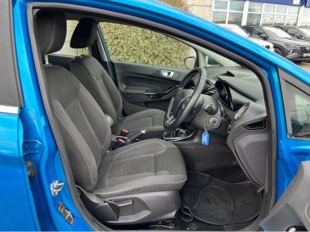 2017 Ford Fiesta - thumbnail 10
