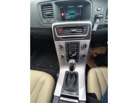 2017 Volvo V60 D3 SE LUXURY G'TRONIC 5DR AUTO CROSS COUNTRY €17,950 thumbnail