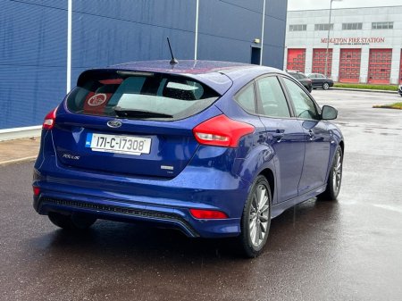 2017 Ford Focus - thumbnail 7
