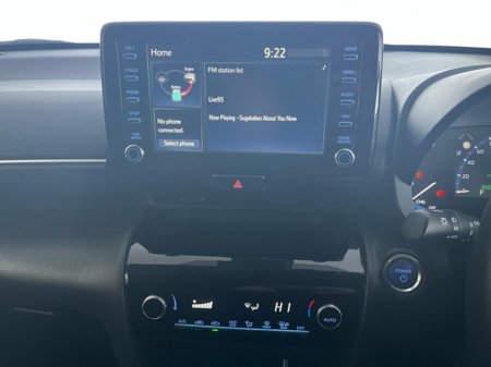 2024 Toyota Yaris Cross HYBRID LUNA SPORT BI-TONE €30,950 thumbnail