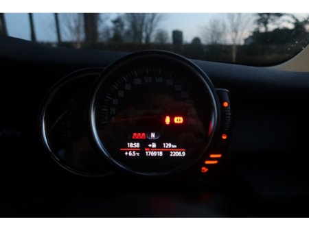 2015 MINI Hatch - thumbnail 31