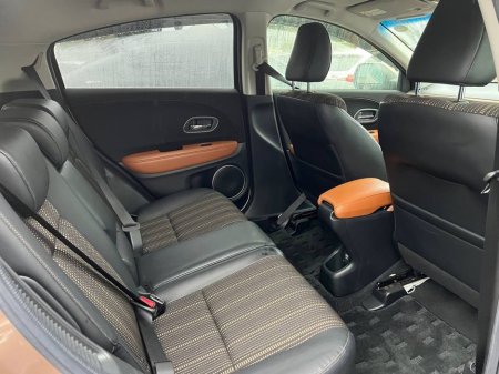 2017 Honda Vezel 1.5 HYBRID -HALF LEATHER HEATED SEATS // REVERSE CAMERA/ €17,950 thumbnail