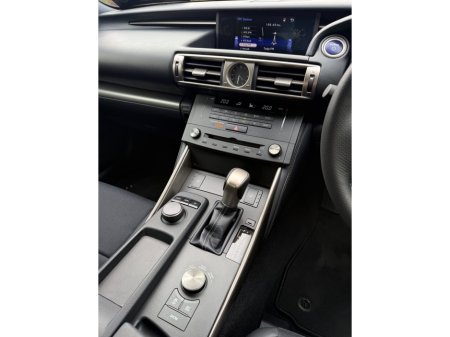 2015 Lexus IS 300 h - thumbnail 13