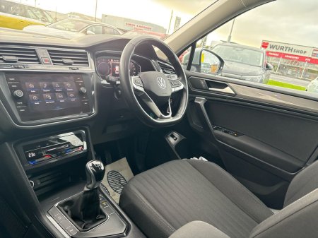 2023 Volkswagen Tiguan Allspace 2.0 TDI 122HP Life €31,975 thumbnail