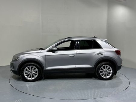 2025 Volkswagen T-Roc - thumbnail 4