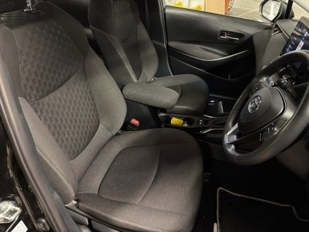 2024 Toyota Corolla HYBRID LUNA AUTO SALOON // TOYOTA SAFETY SENSE // REAR CAMERA // BLUETOOTH // AIR CON // TOYOTA WARRANTY €29,945 thumbnail