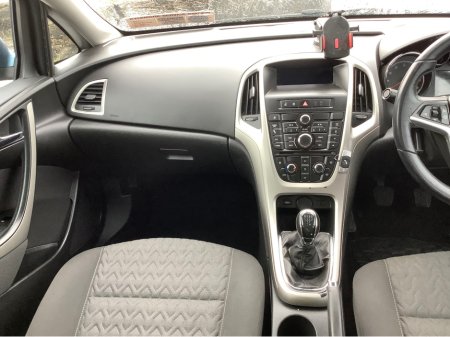 2014 Vauxhall Astra - thumbnail 6