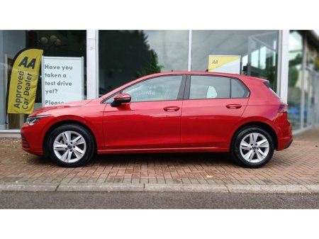 2023 Volkswagen Golf 2.0 TDI 115HP Life, Kings Red, 1 owner. €28,950
