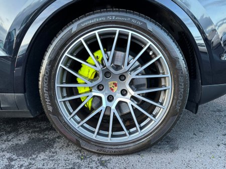 2022 Porsche Cayenne Coupe 3.0 V6 e-hybrid €73,995 thumbnail