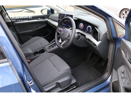 2025 Volkswagen Golf eTSI HYBRID AUTO €31,995 thumbnail