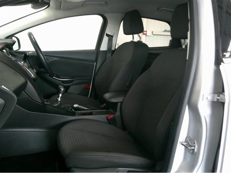 2017 Ford Focus - thumbnail 12