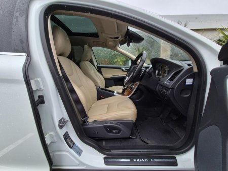 2017 Volvo XC60 - thumbnail 13