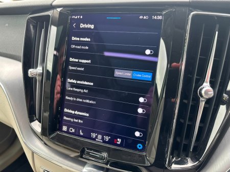 2022 Volvo XC60 B4 AWD MOMENTUM WITH EXTRAS €39,995 thumbnail