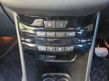 2015 Peugeot 208 - thumbnail 21