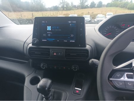 2022 Peugeot Partner PROFESSIONAL PLUS 1.5  HDI 100 6 €13,414 thumbnail