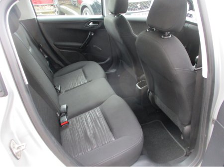 2017 Peugeot 208 - thumbnail 11