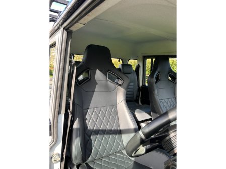 2017 Land Rover Defender - thumbnail 13