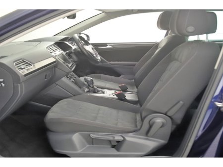 2017 Volkswagen Tiguan 2.0 TDI HIGHLINE 150HP*ALLOYS*PRIVACY GLASS* €25,890 thumbnail