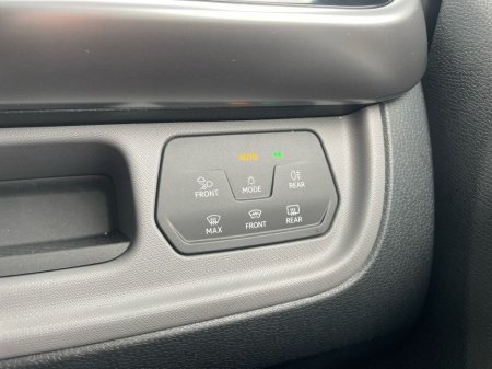 2025 Volkswagen ID.Buzz ID.BUZZ STYLE 86KWH 280BHP LWB €66,975 thumbnail