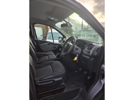2016 Renault Trafic LL29 DCI 140 SPORT CREW VAN 3DR €21,500 thumbnail