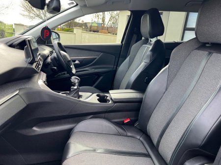 2023 Peugeot 5008 1.5 BlueHDi 130bhp Allure €33,950 thumbnail