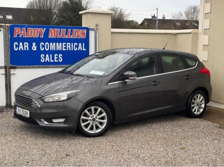 2017 Ford Focus - thumbnail 4