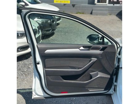 2016 Volkswagen Passat - thumbnail 10