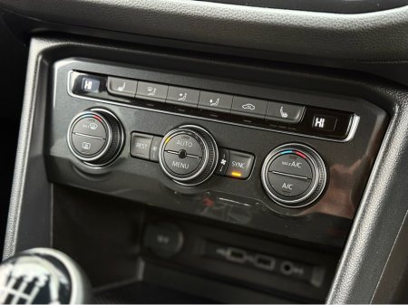 2019 Volkswagen Tiguan R-LINE 2.0 TDI MANUAL 6SPEED FWD 150HP 5DR €29,950 thumbnail