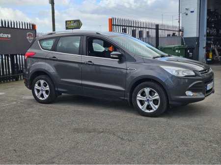 2015 Ford Kuga - view 3