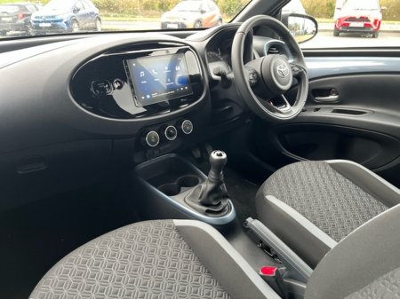 2025 Toyota Aygo X - thumbnail 8