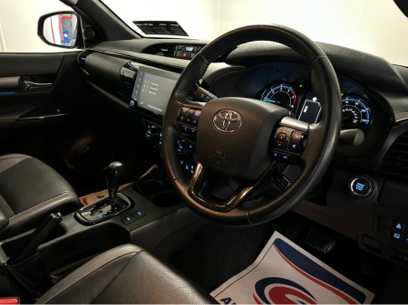 2022 Toyota Hilux INVINCIBLE X D-4D 4WD INVINCIBLE DCB €42,500 thumbnail