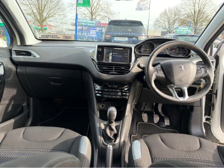 2014 Peugeot 208 - thumbnail 8