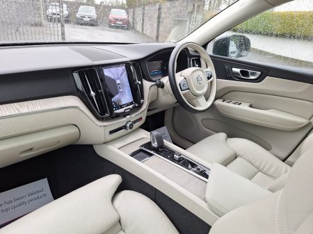 2023 Volvo XC60 - thumbnail 8